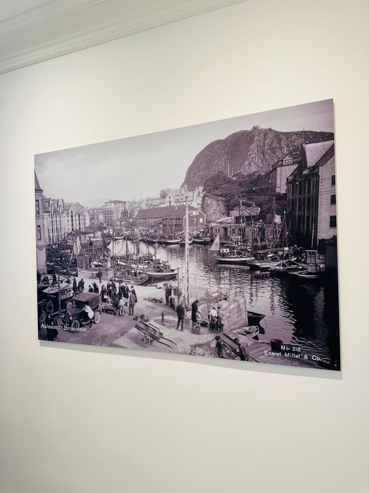 Ålesund apartment — bedroom with fjord light