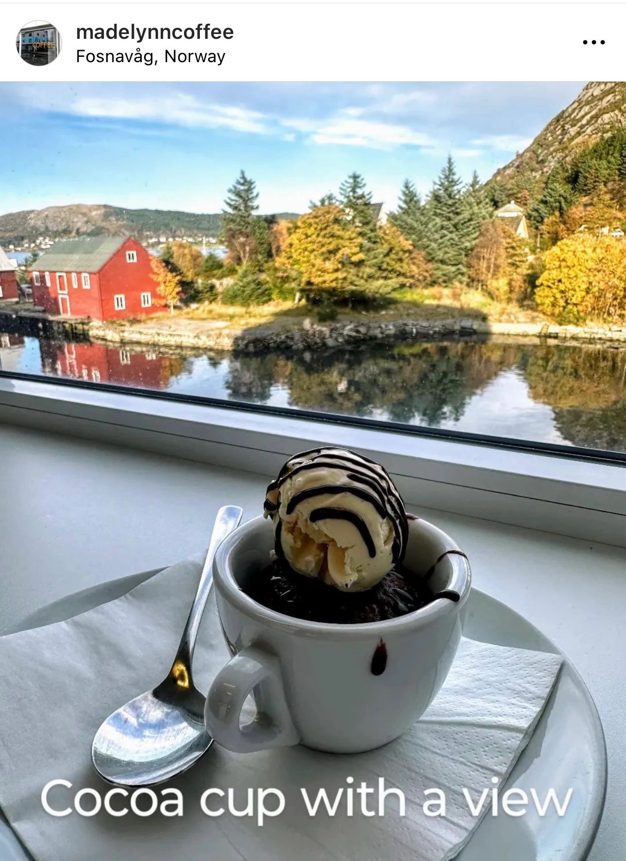 Madelynn Coffee — coffee shop with American sandwiches and burgers in Fosnavåg