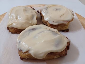 5" Cinnamon Sweet Rolls with Cream Cheese Frosting