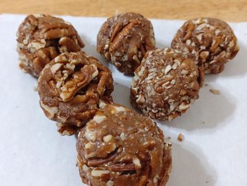 Lil Deb's Caramel Candy with Pecans