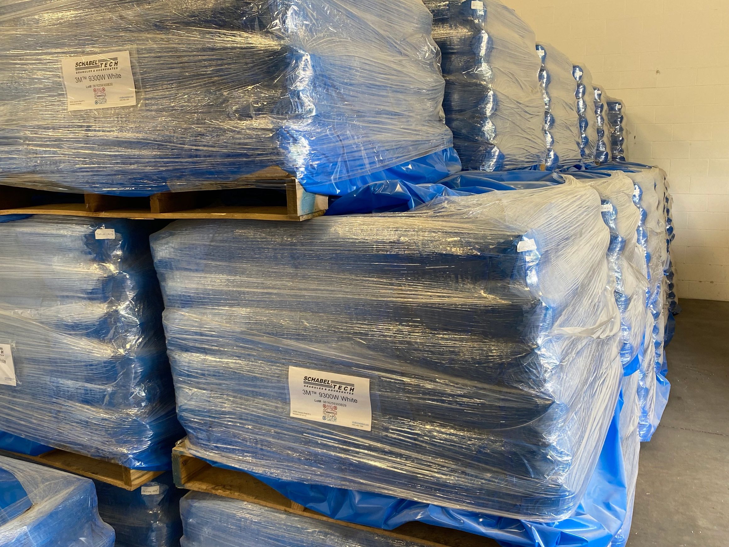 3M 9300 White roofing granules in stocked bags