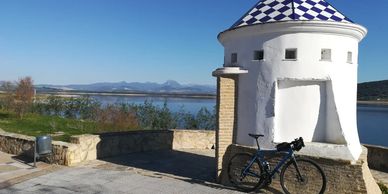 en bicicleta ciclismo lago vistas panorama ruta
