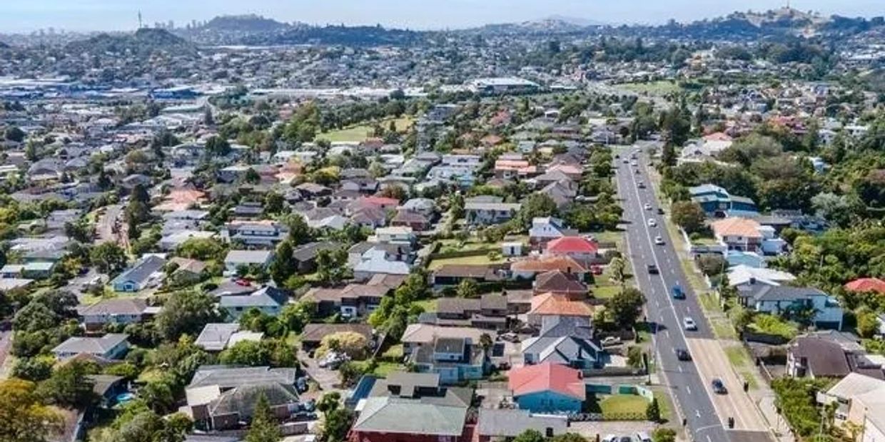 “Oak‑look LVT installation in Hillsborough retirement unit”
•  “Garage carpet installation in Hillsb