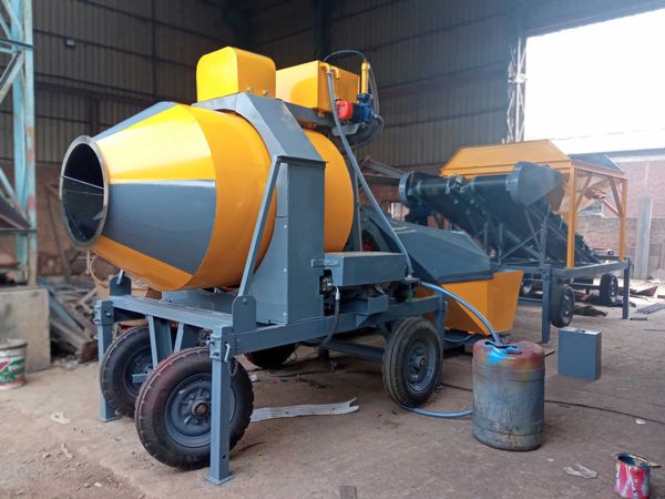 2 BIN SEMI AUTOMATIC REVERSIBLE CONCRETE MIXER WITH AUTOMATIC MATERIAL FEEDING SYSTEM