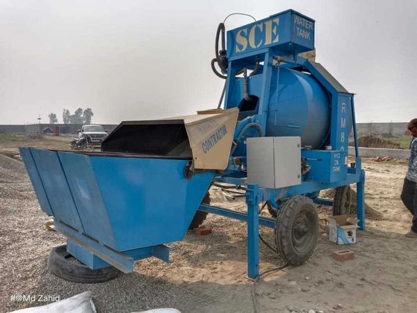 REVERSIBLE CONCRETE DRUM MIXER WITH ELECTRIC MOTOR WORKING AT CONSTRUCTION SITE IN INDIA