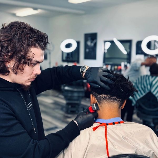 austin barber at island faded barbershop