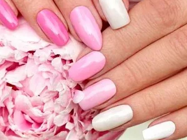 Pose d'ongle et manucure