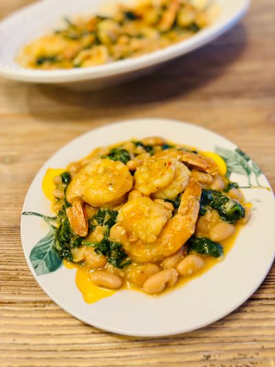 Jumbo shrimp with baby spinach and cannellini beans