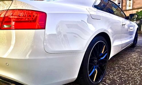 A picture of a white car has just had an exterior detail job by clean start valeting.