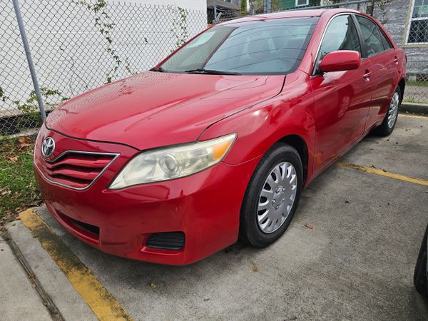 2011 Toyota Camry LE's photo
