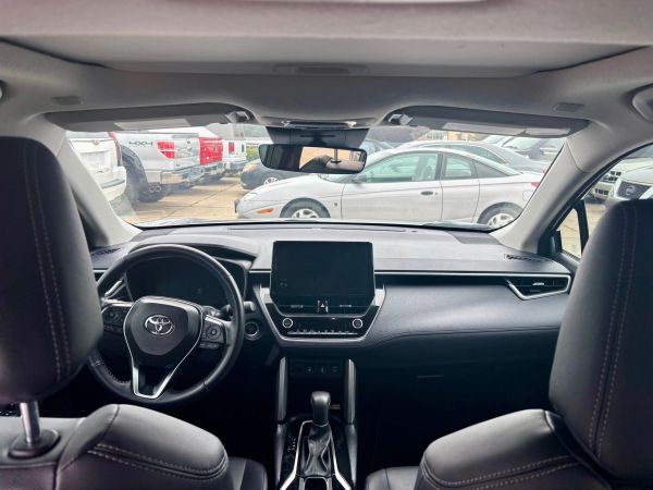 2023 Toyota Corolla Cross XLE - Photo 3