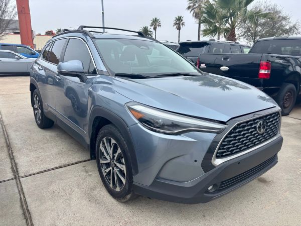 2023 Toyota Corolla Cross XLE - Photo 2