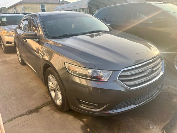 2016 Ford Taurus SEL's photo