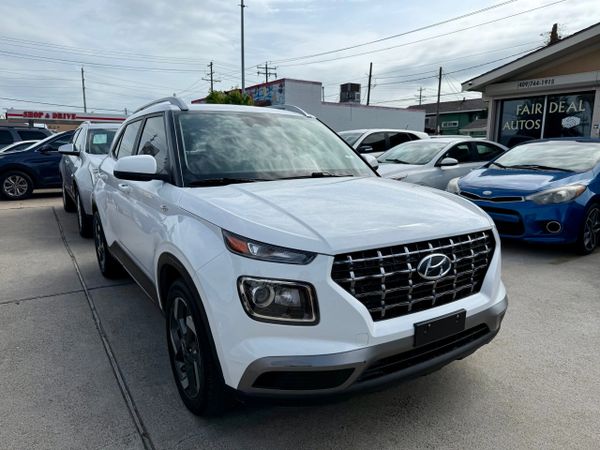 2023 Hyundai Venue SEL's photo