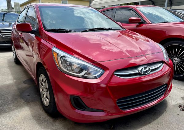 2017 Hyundai Accent SE's photo