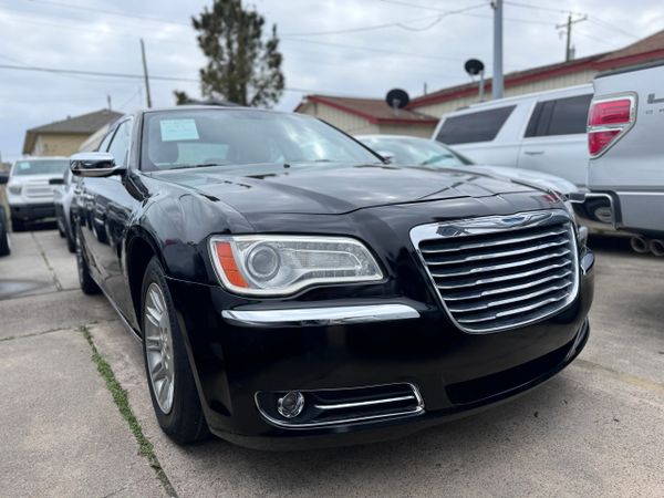 2012 Chrysler 300 Limited's photo