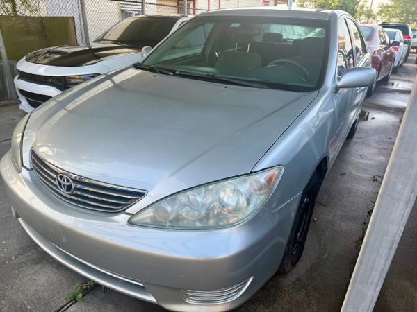 2005 Toyota Camry LE 5AT's photo