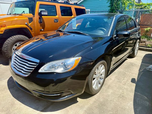 2012 Chrysler 200 Touring's photo
