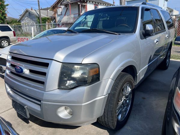2010 Ford Expedition Limited's photo
