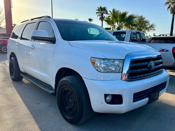 2012 Toyota Sequoia SR5's photo