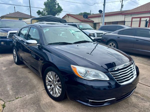 2011 Chrysler 200 Limited's photo