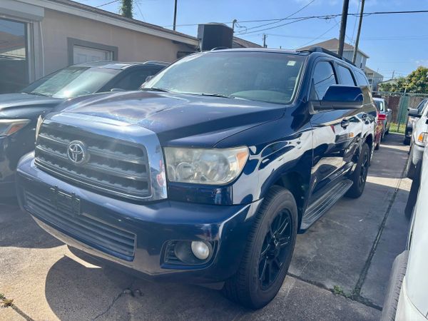 2010 Toyota Sequoia SR5's photo