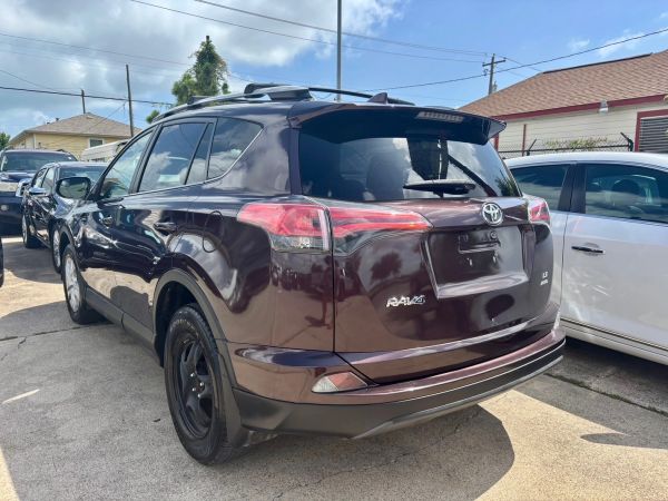 2016 Toyota RAV4 LE - Photo 6