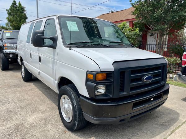 2013 Ford E-Series Econoline Van Commercial's photo