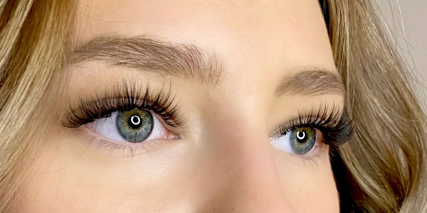 Wispy volume lashes