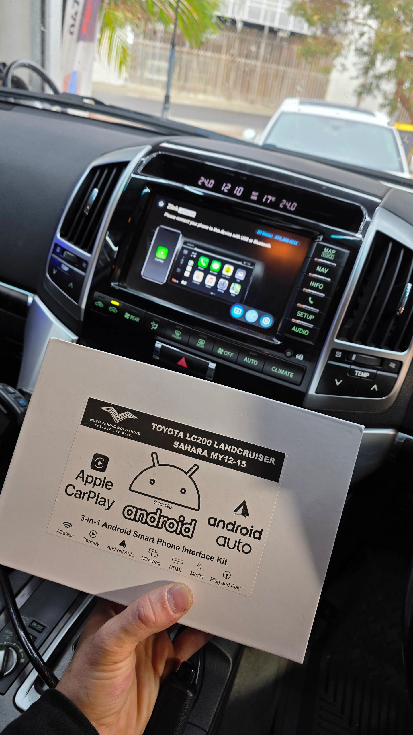 Toyota LC200 CarPlay