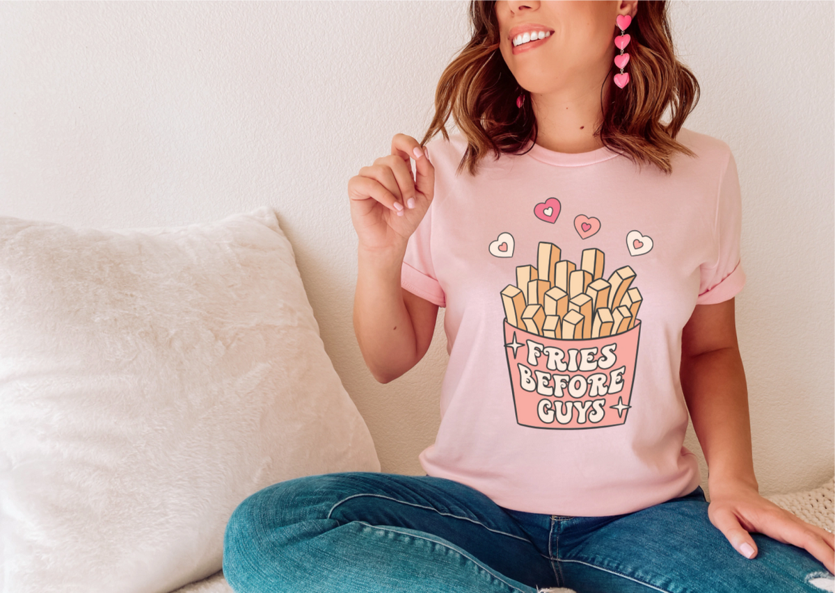 kom videre Ubetydelig Afbestille Fries Before Guys Funny Valentine's Day Women's T-Shirt