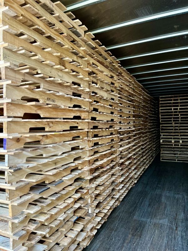 We Buy and Sell Pallets, Pallet Recycler Zion Pallets Inc