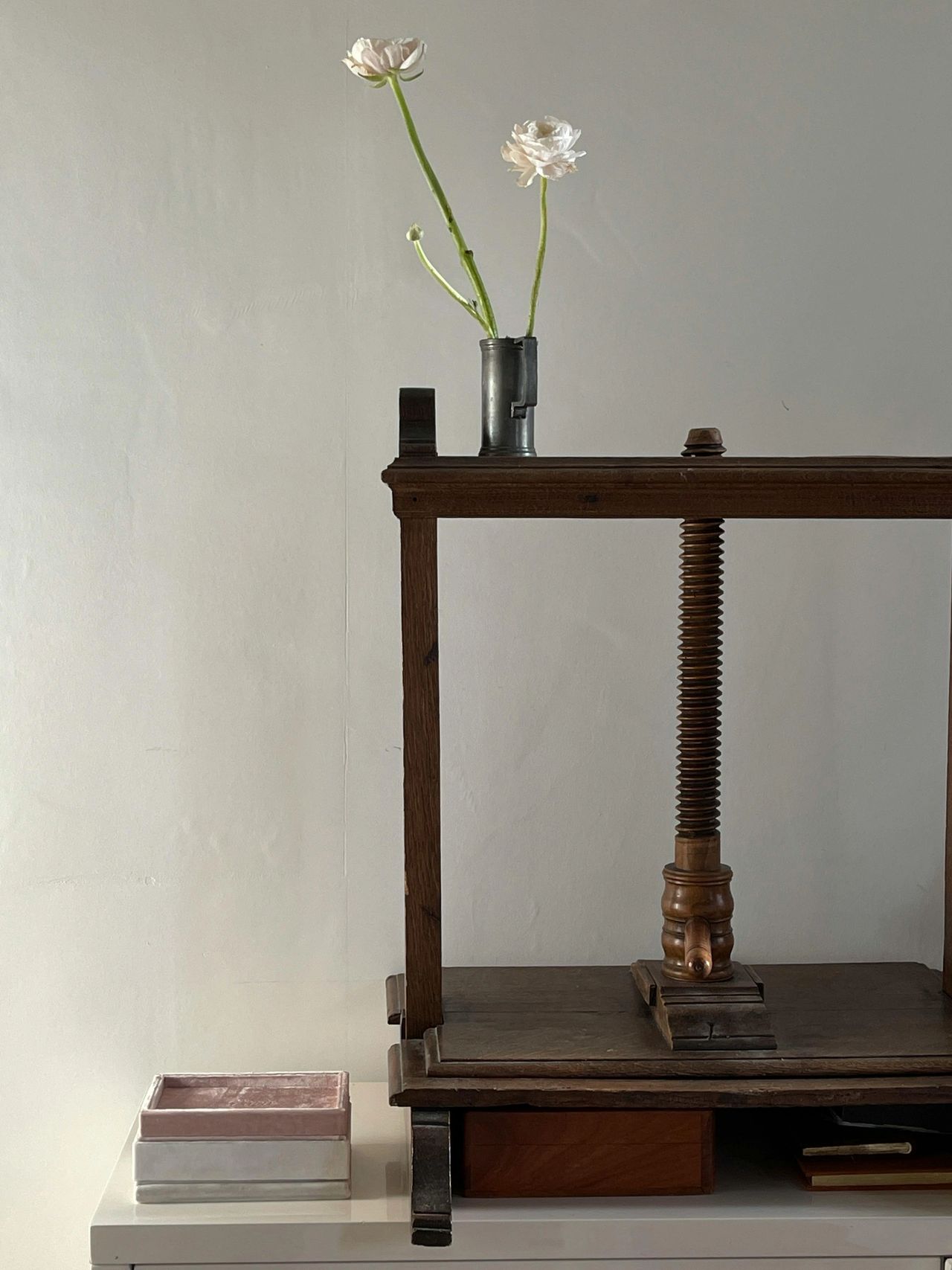 vintage-wooden-furniture-flowerpress vintage-wooden-furniture-flowerpress