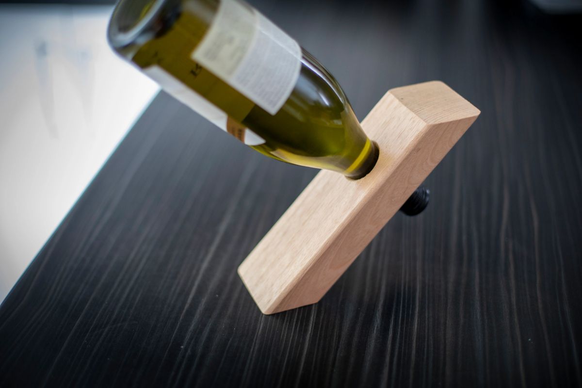 Balancing Tas Oak Wine Bottle Holder