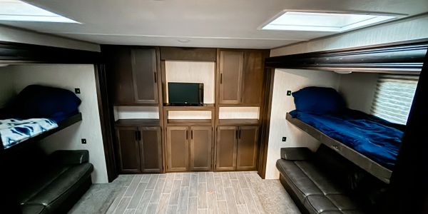 The Spacious bunkhouse! 