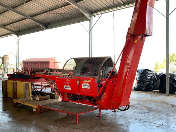 Machine couper fendre bûche qualité bois chauffage propre pas de déchets 