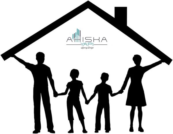 Silüet aile ev çatısını tutuyor, logo üstte.