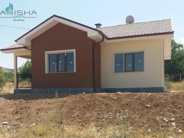 Tek katlı modern küçük ev dış görünümü.