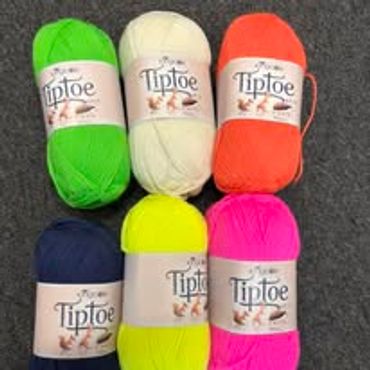 Tiptoe 4 Ply
£6.49 each
Yarn Weight: 4 Ply
Ball Weight: 100g
Blend: 25% Nylon, 75% Wool