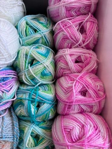 Baby Twinkle Print DK
£4.65 each
Ball Weight: 100g
Blend: 29% Polyamide,5% Polyester,66% Acrylic