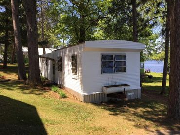 2 Bedrooms at each end of mobile, just feet from the lake.