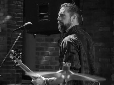 Joshua Kendall (Bass)