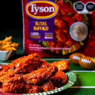 Hot wings, alitas buffalo para un partido y botana para ver el Superbowl