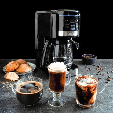 Fotografía de producto, cafetera de la marca Cuisinart con tres distintas opciones de café