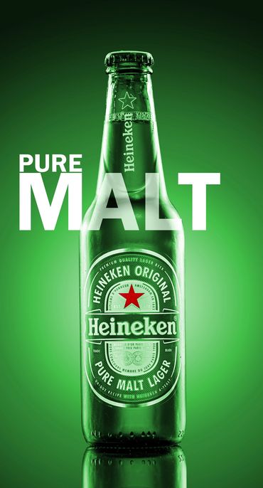 Botella de cerveza Heineken con texto "PURE MALT".
