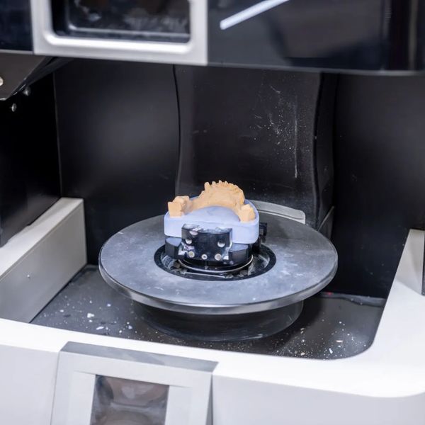 Dental crown milling machine in lab