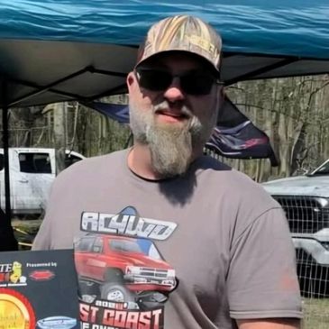 Based in Punxsutawney, PA. Long-time seller with mostly bid-to-win auctions featuring crawler parts 