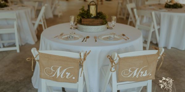 bride and groom head table outdoor wedding venue