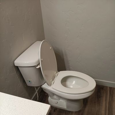 J Lo plumbing Installed a toilet in meridian Id at apartments