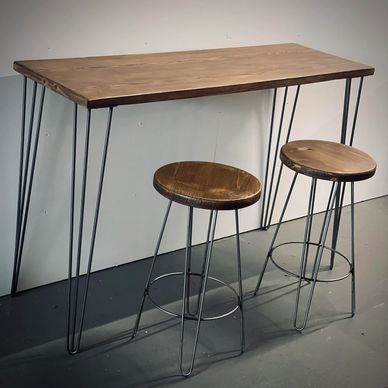a breakfast bar and 2 stools designed for indoor and outdoor use. dark oak and hairpin style legs